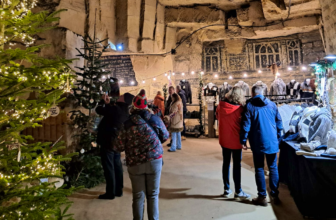 Beleef de magie van de Kerstmarkt in de Fluweelengrot Valkenburg 2025